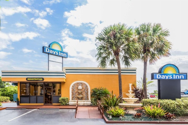 Days Inn by Wyndham Fort Lauderdale-Oakland Park Airport N image 2