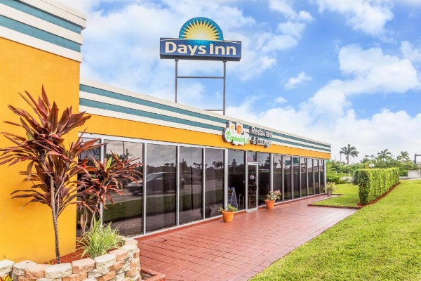 Days Inn by Wyndham Fort Lauderdale-Oakland Park Airport N image 20